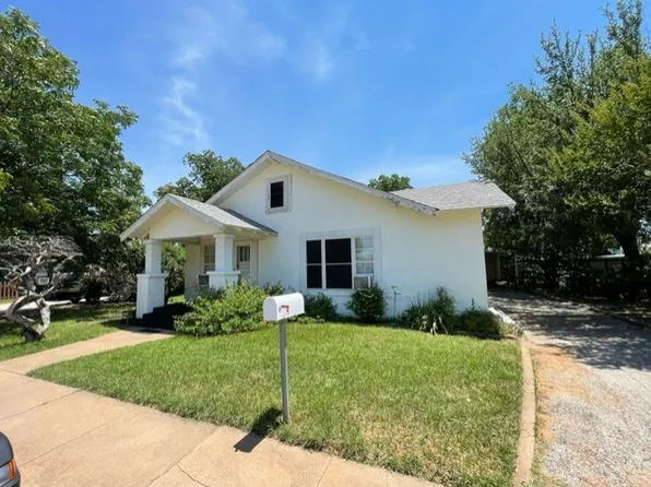 305 S Donald St, Seymour, TX 76380