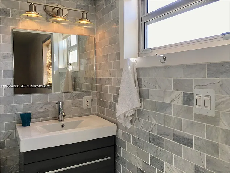 618 Euclid Ave #404 — Photo 7