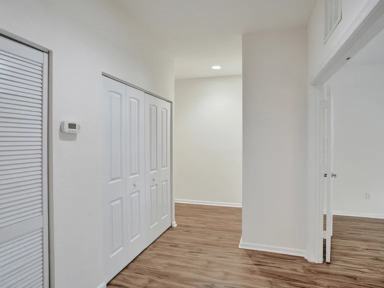 4234 N Dixie Hwy #122 — Photo 16
