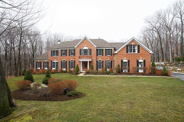 38 Ascot Front View