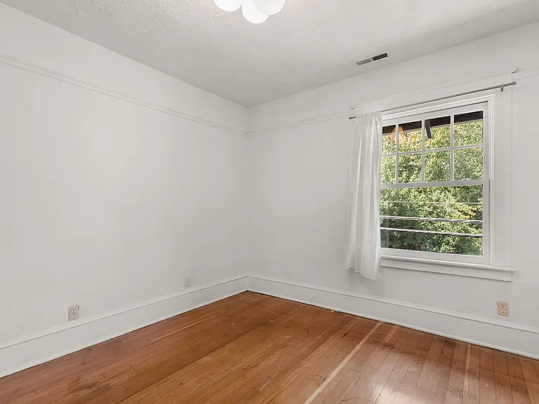 2342 - 2348 SE Ankeny St. — Photo 34
