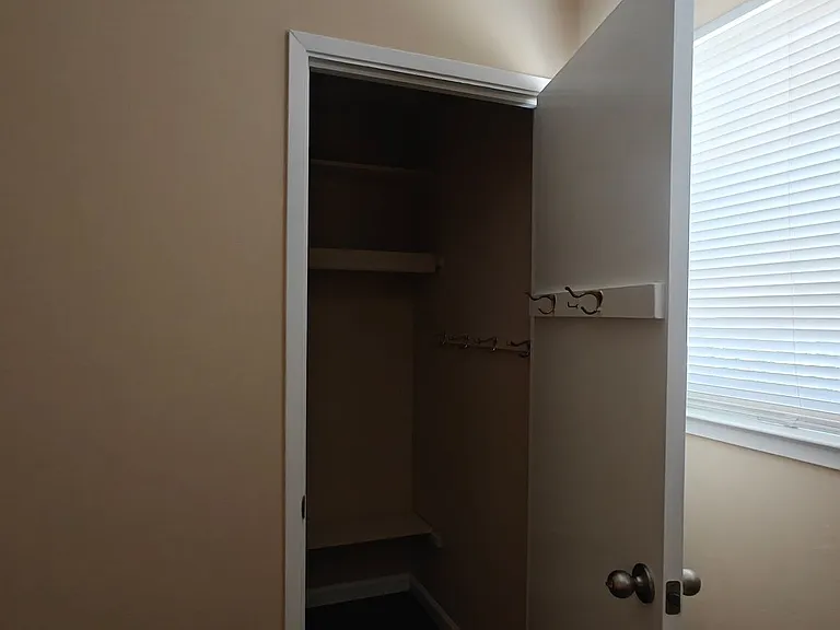 714 Liverpool Way — Photo 21