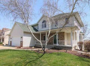 710 Mourning Dove Dr, Cottage Grove, WI 53527