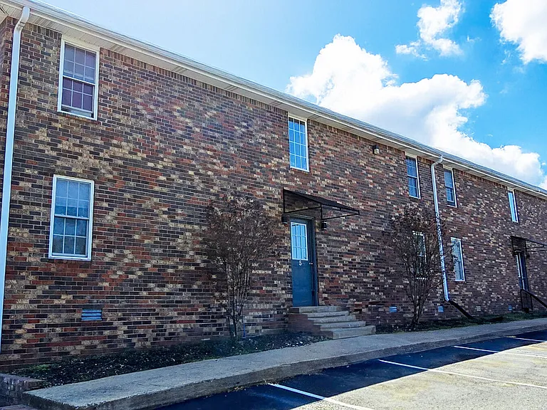 Willow Tree Apartments — Photo 14