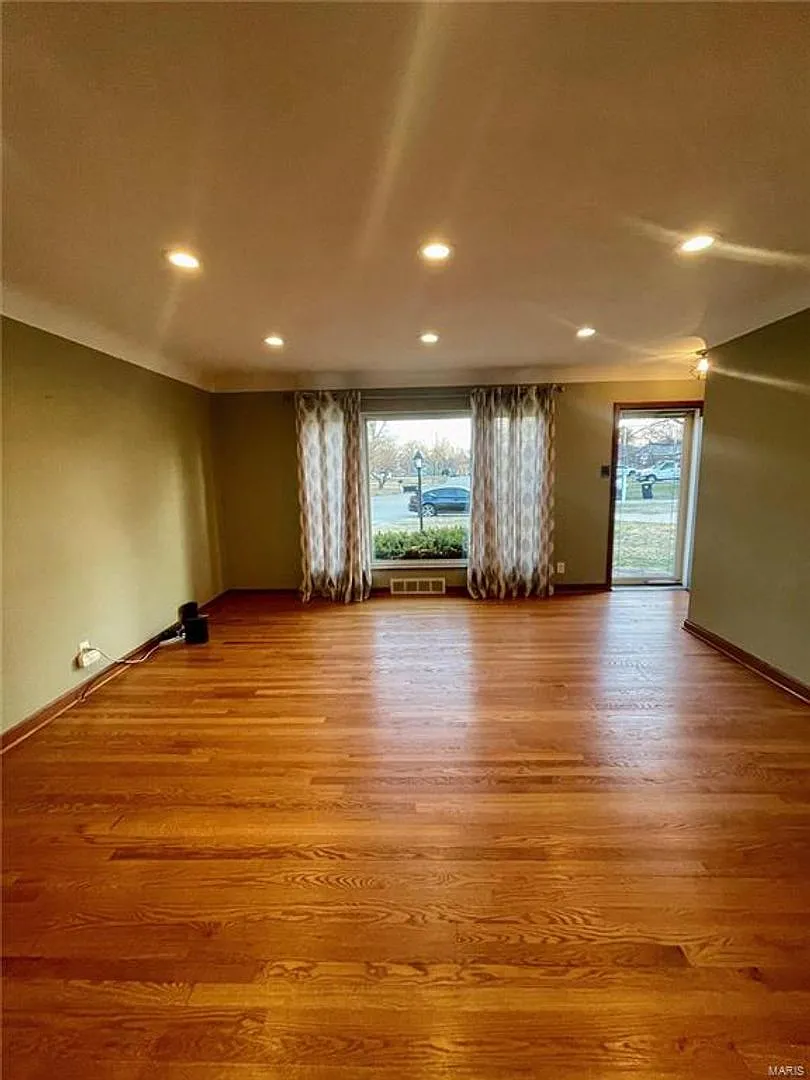 8501 Grantshire Lane | Saint Louis 63123 — Photo 4