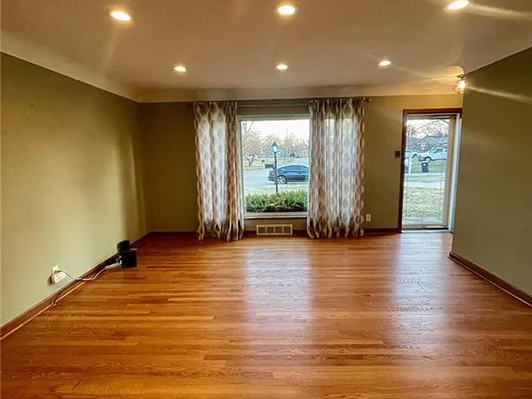 8501 Grantshire Ln — Photo 4