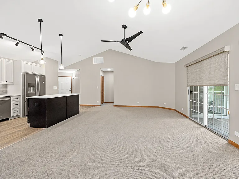 5S560 Paxton Dr #2H — Photo 11
