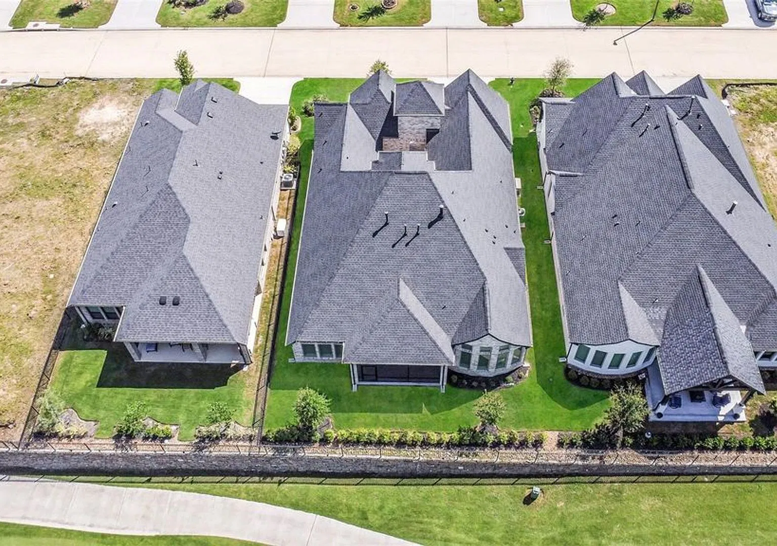 Beautifully maintained home located on a premium golf course lot in a highly desirable 55+ commun... — Photo 4