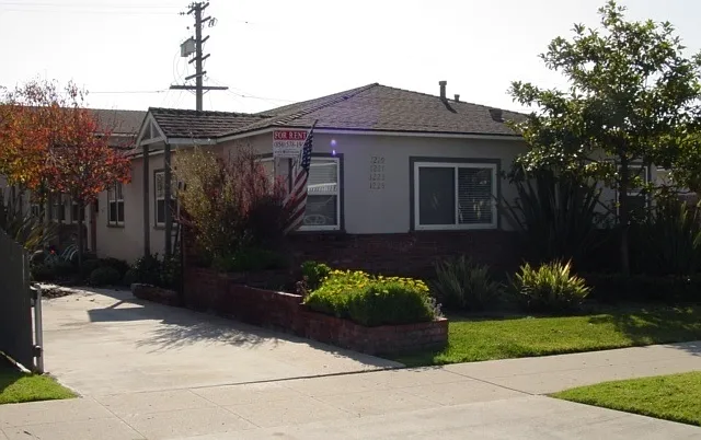 1219-1225 Thomas Avenue — Photo 1