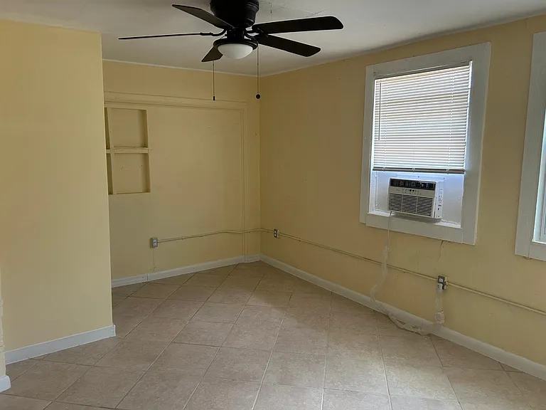 371 Banyan Ave — Photo 4