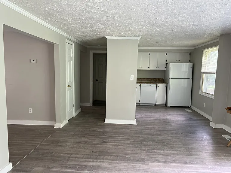 507 Castle Ct — Photo 4