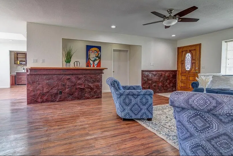3 bed, 1100 sqft, $2,500 — Photo 4
