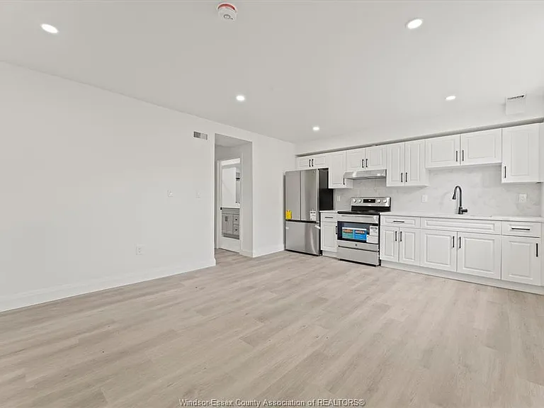 702 Pierre Ave #6 — Photo 4