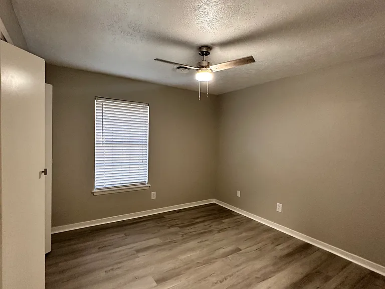 121 Fern Valley Rd — Photo 8