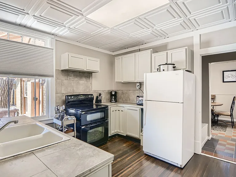 1207 Court St — Photo 9