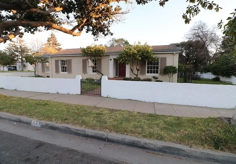 326 E Camino Colegio — Photo 1
