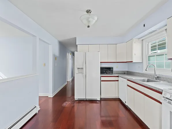 407 Manila Avenue image 10 of 17