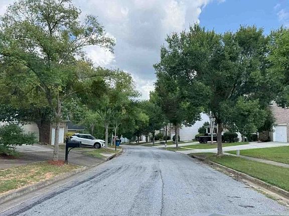 Exterior Neighborhood (street photo)