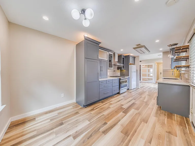 2515 Cypress Island Dr — Photo 28