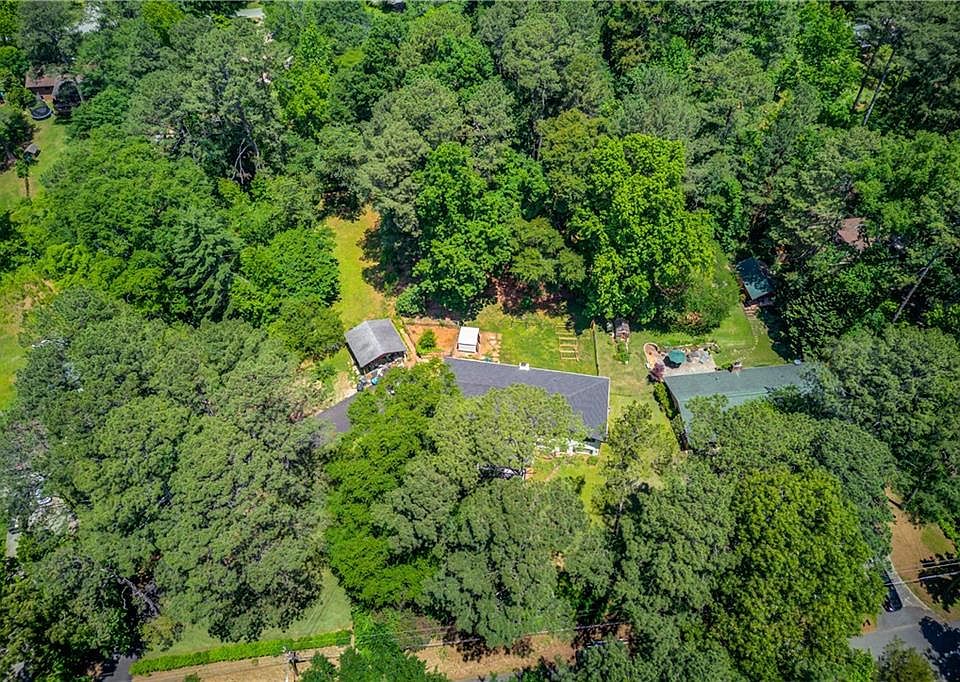 1st image of 3425 Poplar Dr