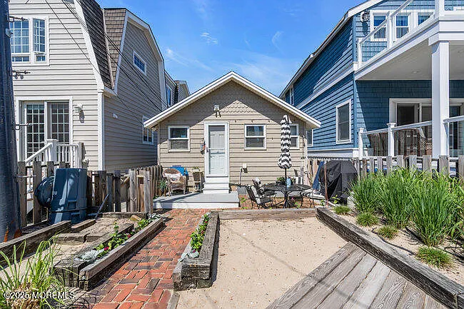 3 bed, $3,000 — Photo 1