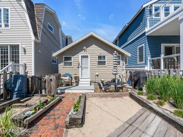 158 1st Ave, Manasquan, NJ 08736