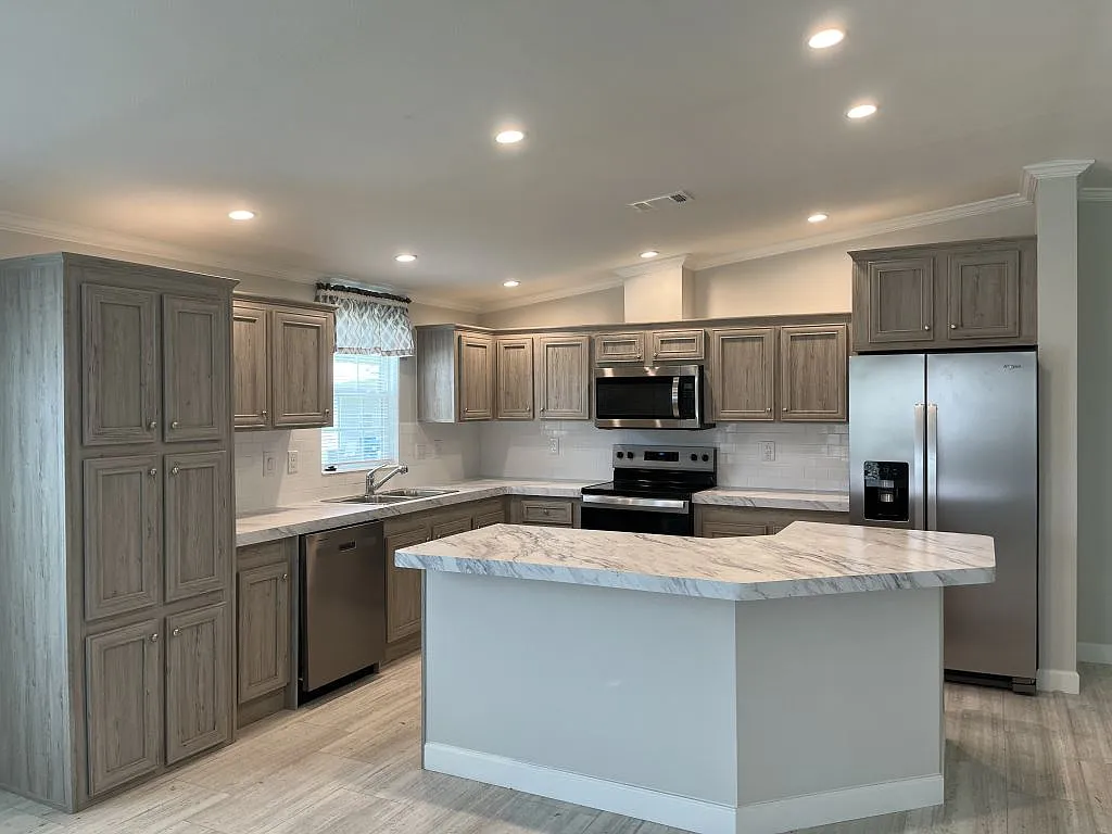 3 bed, 2.0 bath, 1355 sqft, $1,699 — Photo 3