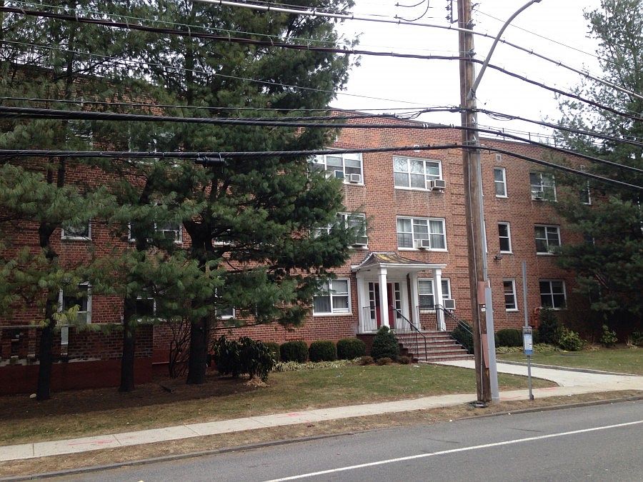 2nd image of 811 Palmer Rd