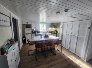 1061 N Sage Rd, Pt Bolivar, TX 77650