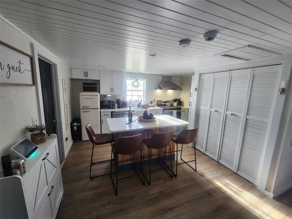 1061 N Sage Rd, Pt Bolivar, TX 77650