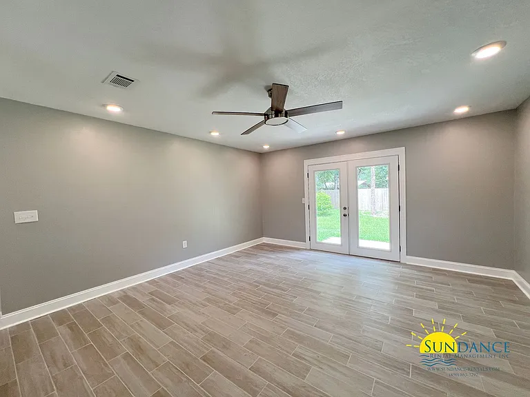 795 Bay St — Photo 6