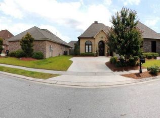 8873 Fox Gate Dr, Baton Rouge, LA 70809