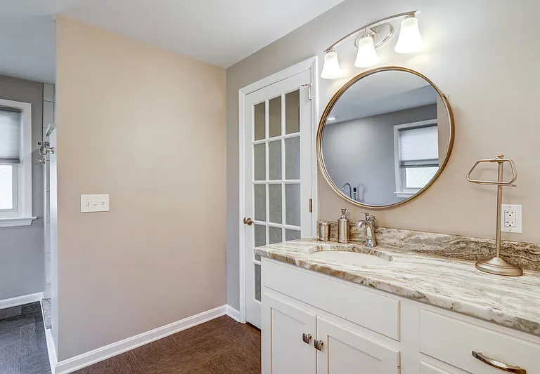 1827 Larchmont Ln — Photo 45