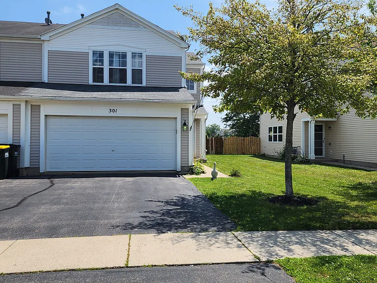 301 Wedgewood Cir #301 — Photo 1