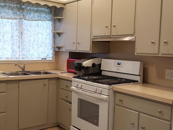 3rd image of 403 E Main St