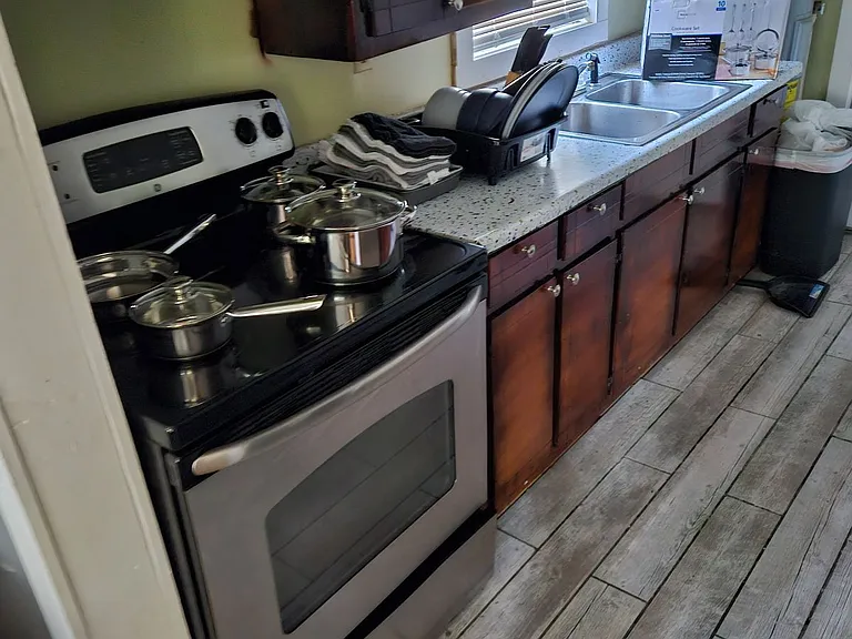 425 Ross Rd — Photo 2