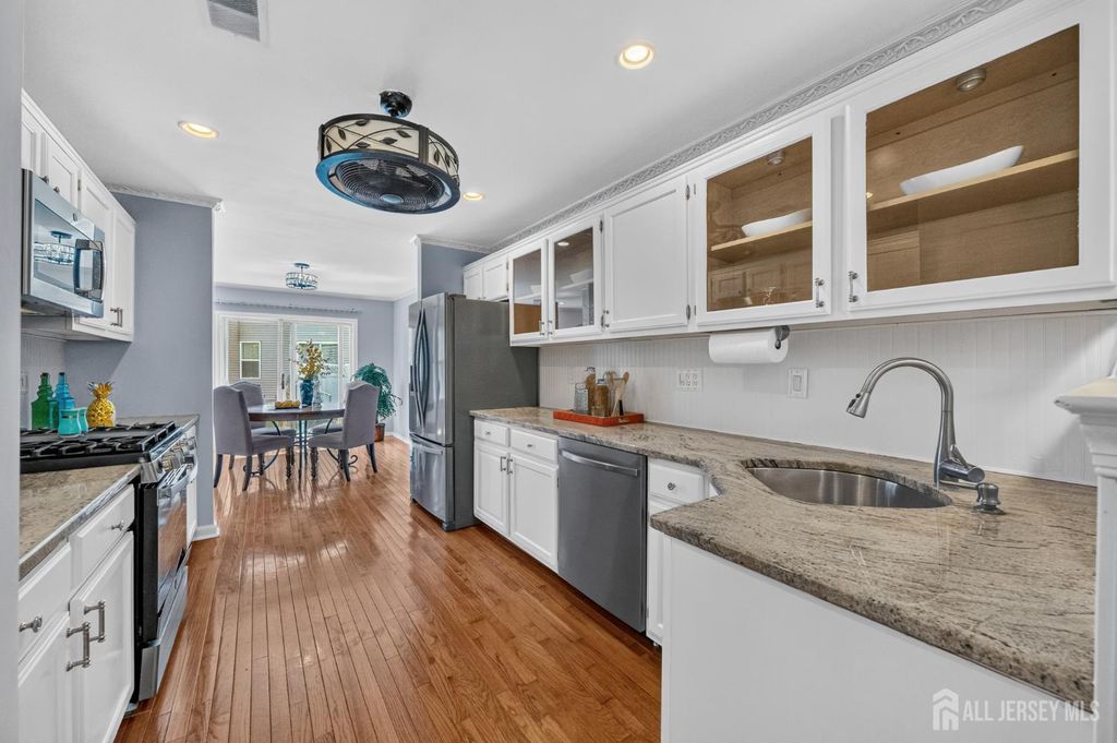 303 Cobblestone Ct, Monmouth Junction, NJ - View 6