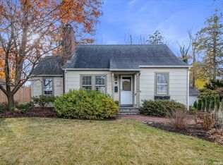 14 Cedar Dr, Huntington, NY 11743