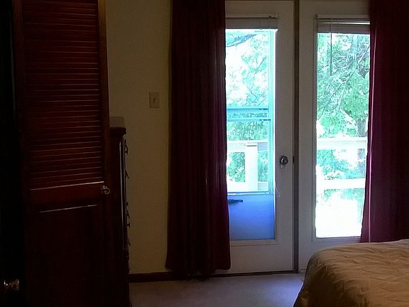 Master Bedroom - balcony