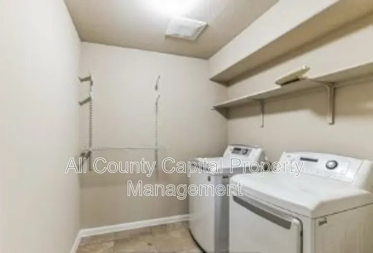 1004 Palo Duro Cv — Photo 3