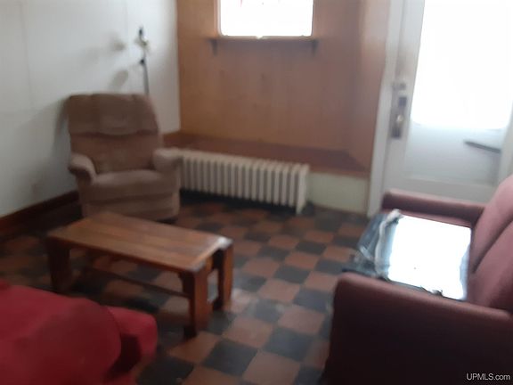 5th image of 119 E Sellar St