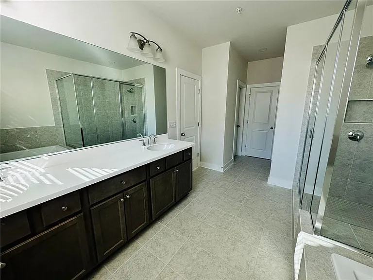 1252 Windmill Pkwy — Photo 15