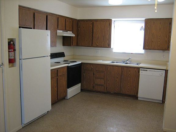 3rd image of 465 W Ivyglen St APT 225