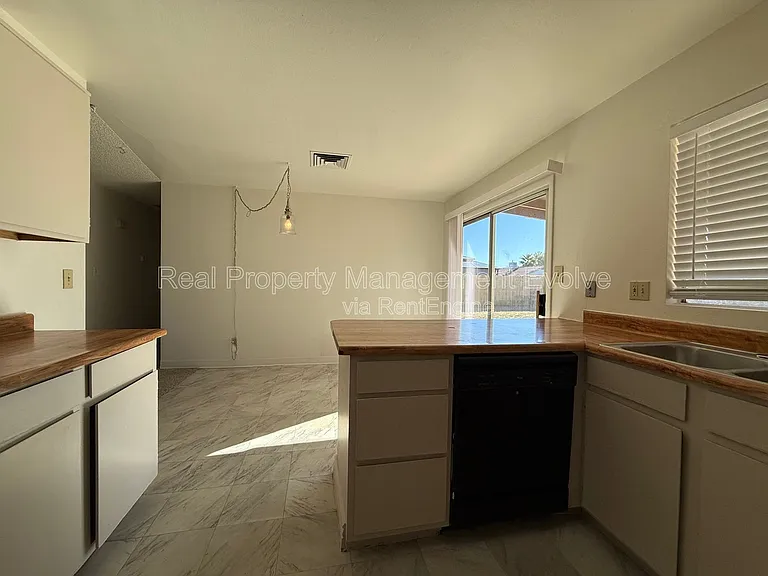 6437 W Sierra St — Photo 11