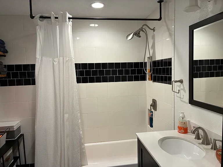 Main bathroom - tub & shower