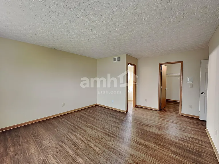 452 Crestmoore Dr — Photo 16