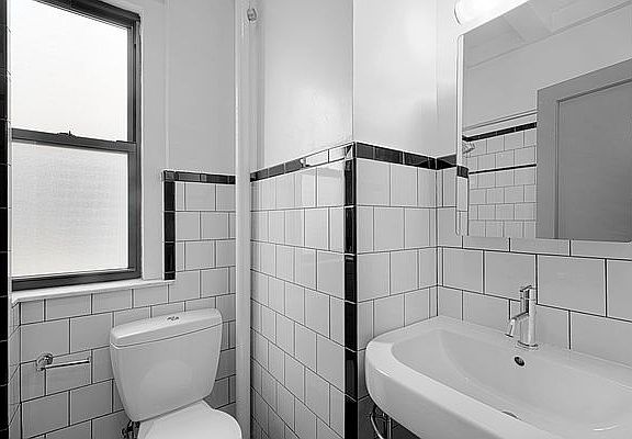 4th image of 19 W 69th St APT 1403