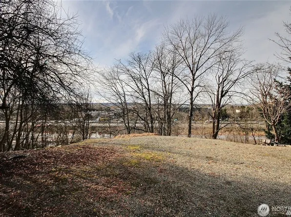 17 Lake Avenue S, Renton, WA 98055