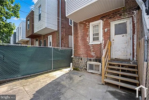 5749 Catharine St — Photo 21