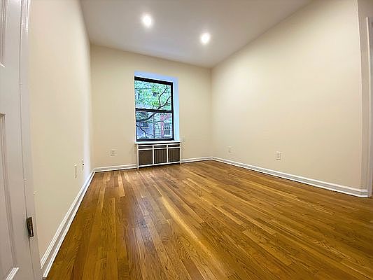 5th image of 257 W 91st St #W2